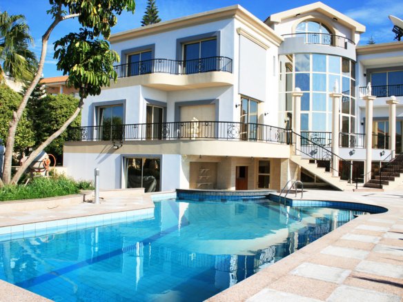 Villa with pool