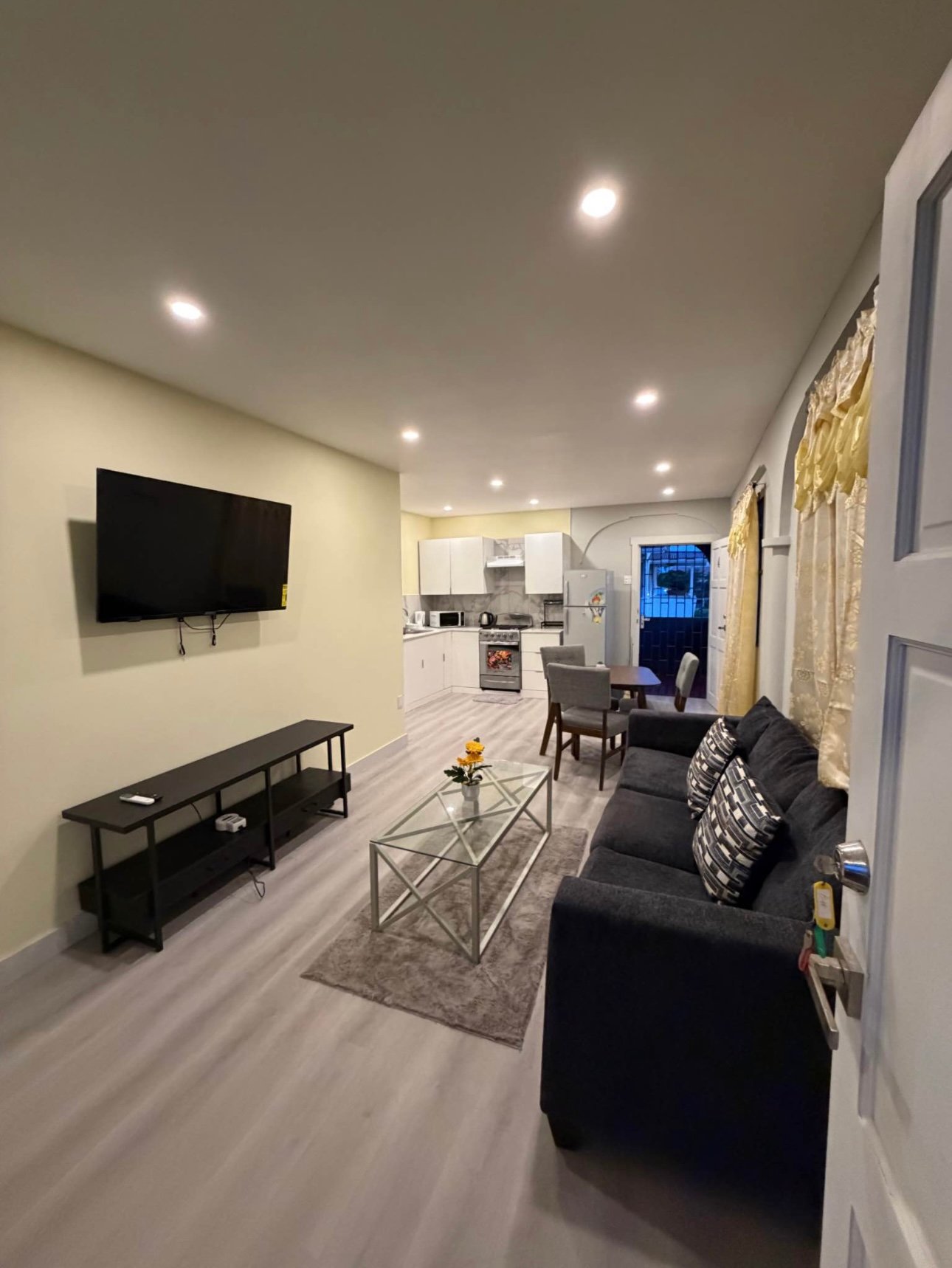 Luxury Apartment Building for Sale!